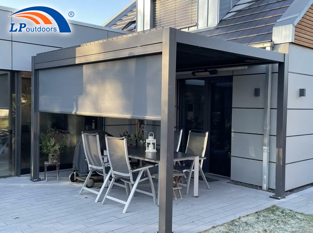 Aluminum Motorized Louvered Pergola with Pull-down Screen Roller Blinds for Sale 